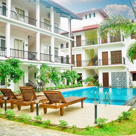 Hotel Summer Haven โปลอนนารูวา ภายนอก รูปภาพ