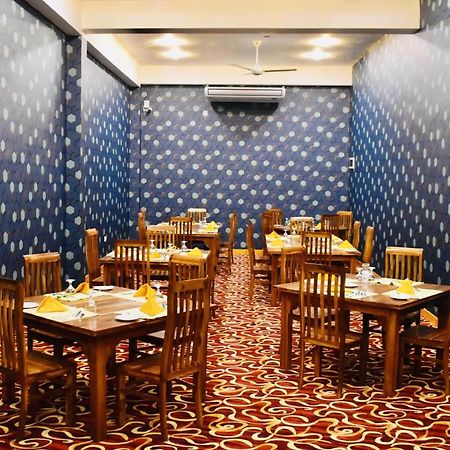 Hotel Summer Haven โปลอนนารูวา ภายนอก รูปภาพ