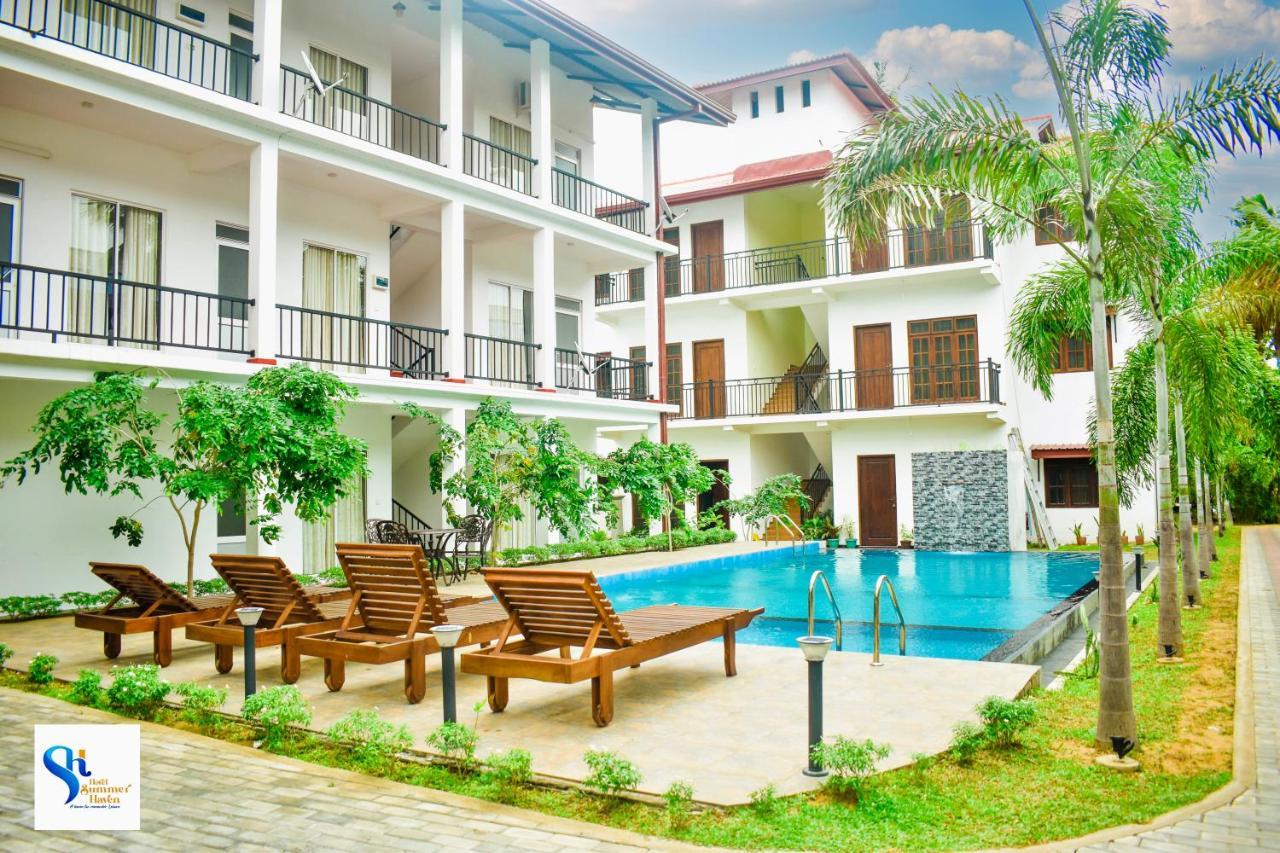 Hotel Summer Haven โปลอนนารูวา ภายนอก รูปภาพ