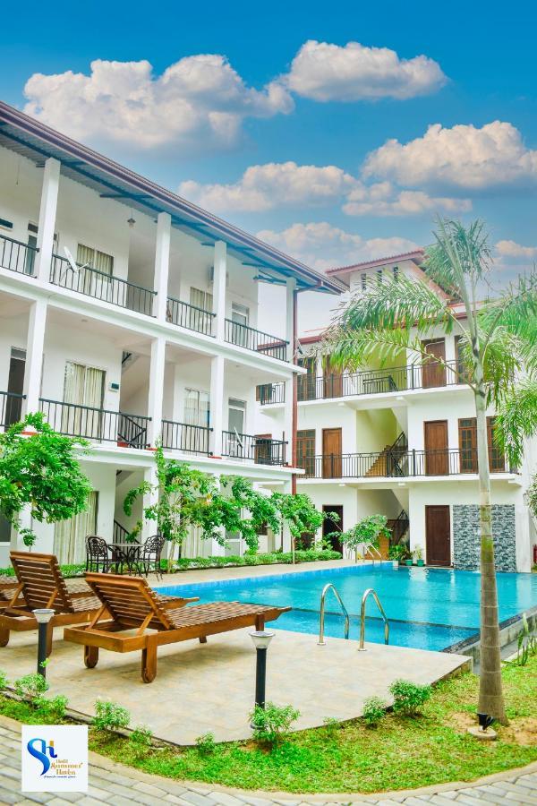 Hotel Summer Haven โปลอนนารูวา ภายนอก รูปภาพ