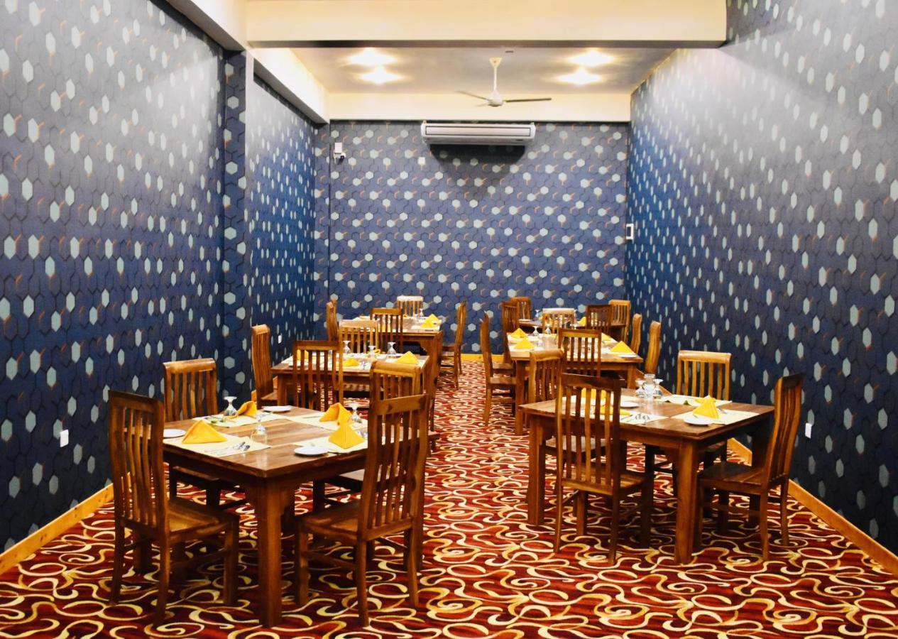 Hotel Summer Haven โปลอนนารูวา ภายนอก รูปภาพ