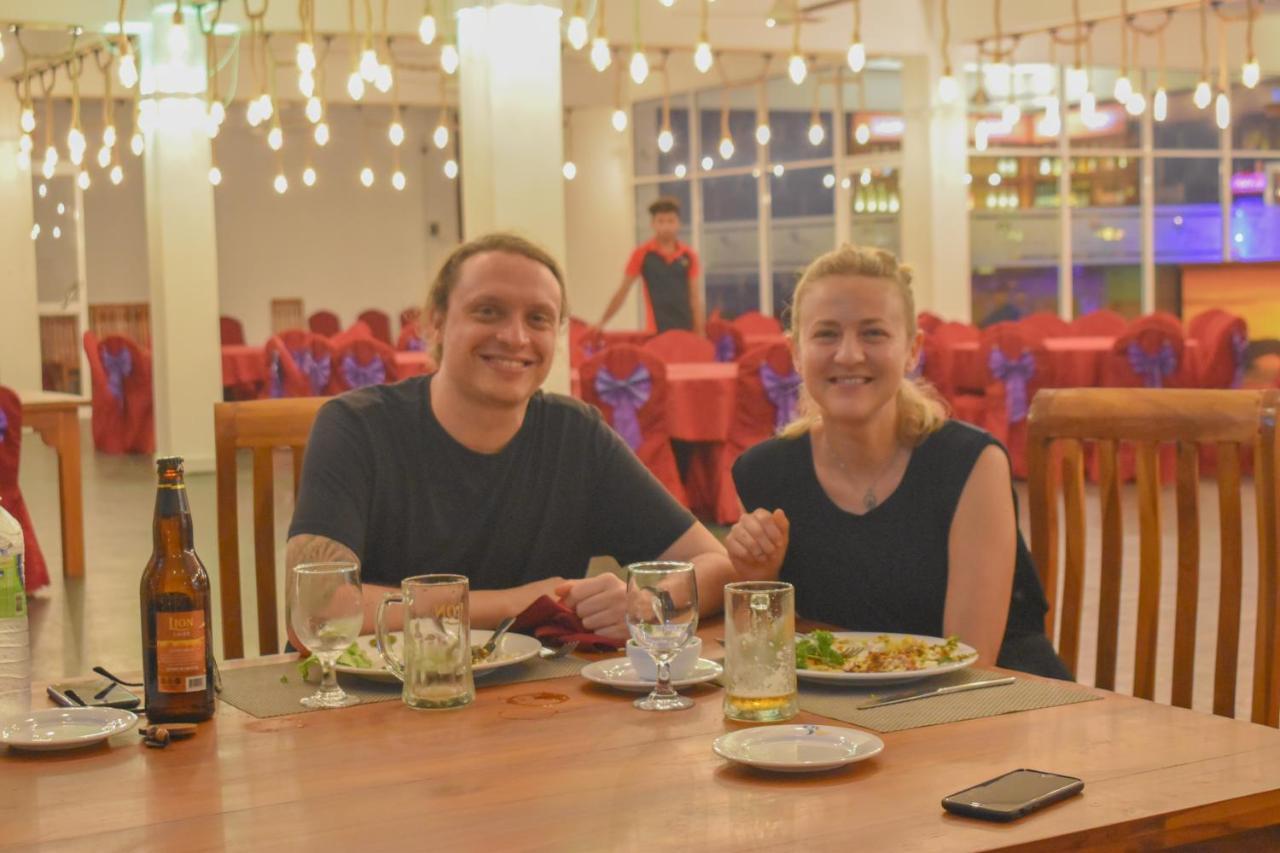 Hotel Summer Haven โปลอนนารูวา ภายนอก รูปภาพ